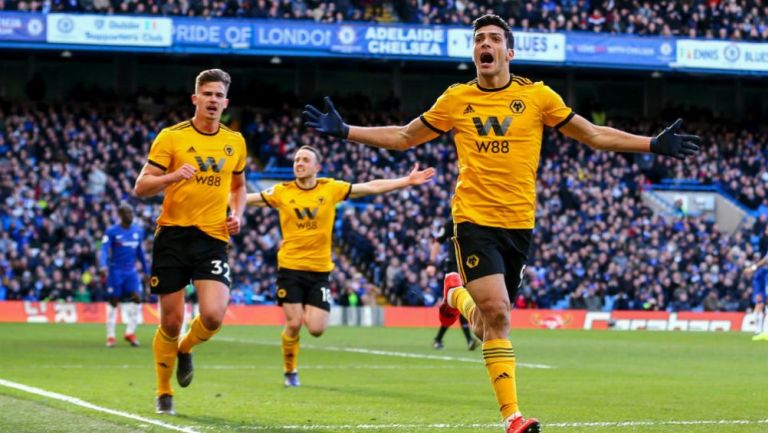 Raúl Jiménez festeja un gol con Wolverhampton 