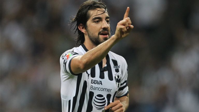 Rodolfo Pizarro festeja gol con Monterrey