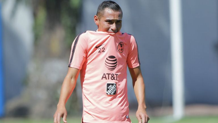Paul Aguilar durante un entrenamiento con América