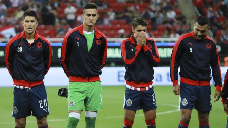 Jugadores de Chivas previo a un encuentro de Liga MX 