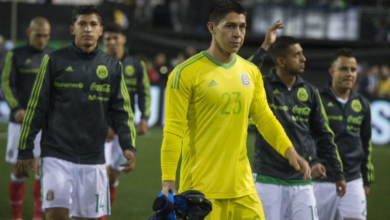 Hugo González durante un juego con México