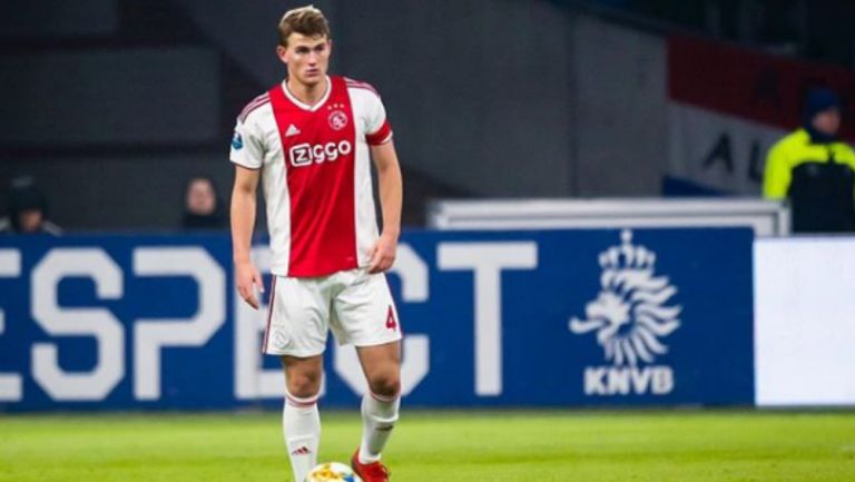 Matthijs de Ligt durante un juego con el Ajax