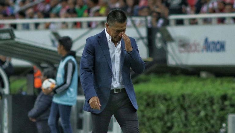 Nacho Ambriz se lamenta en un partido de León