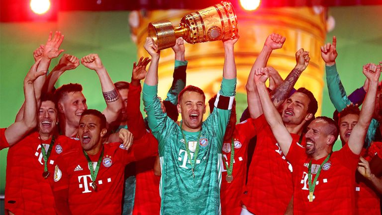 Jugadores del Bayern festejando el título de Copa 