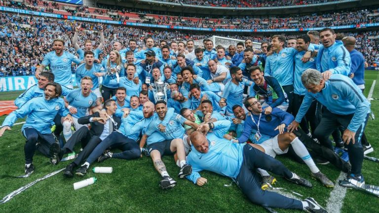 Manchester City festeja triunfo en Premier League