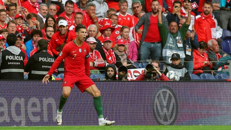 Cristiano Ronaldo festeja gol con Portugal