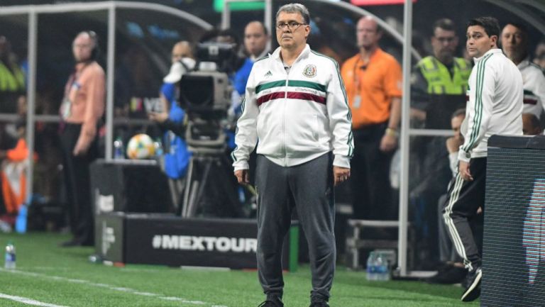 Martino observa partido del Tri 