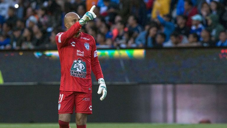 El Conejo Pérez en un partido con Pachuca 