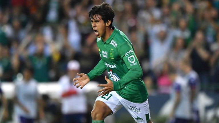 JJ Macías festeja un gol con el León