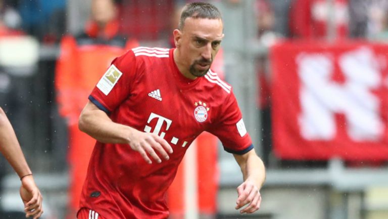Ribéry durante un duelo con el Bayern Munich