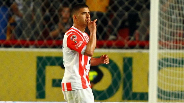 Jairo González festeja un gol con Necaxa en el Clausura 2017 