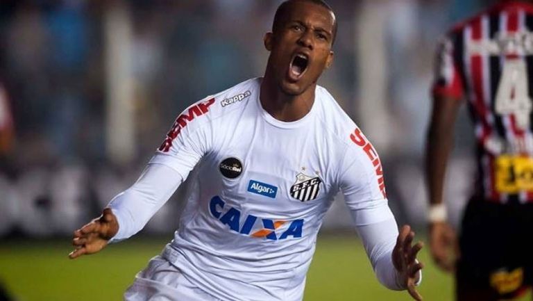 Jonathan Copete festeja un gol con Santos de Brasil