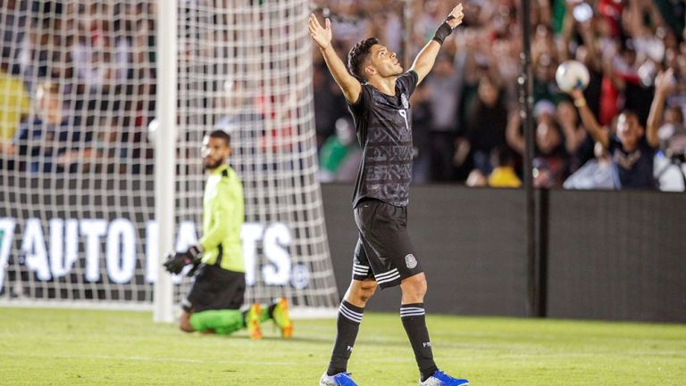 Raúl Jiménez festeja su gol contra Cuba