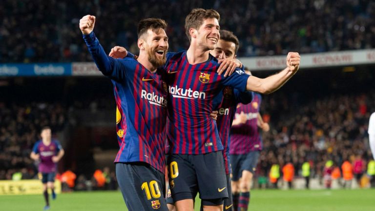 Messi y Sergi Roberto celebran un tanto en Barcelona 