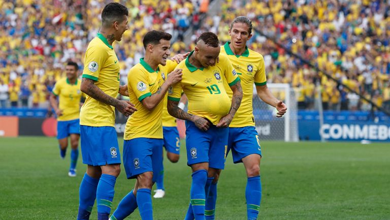 Brasil, en pleno festejo durante la goleada ante Perú