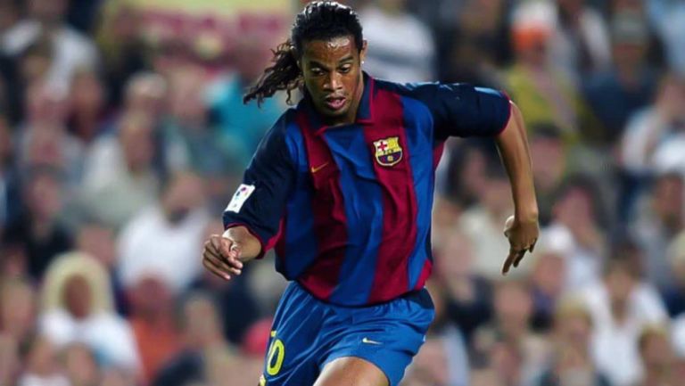 Ronaldinho durante un partido con el Barcelona 