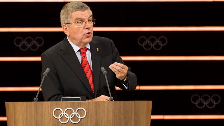 Thomas Bach da un discurso en la asamblea del COI