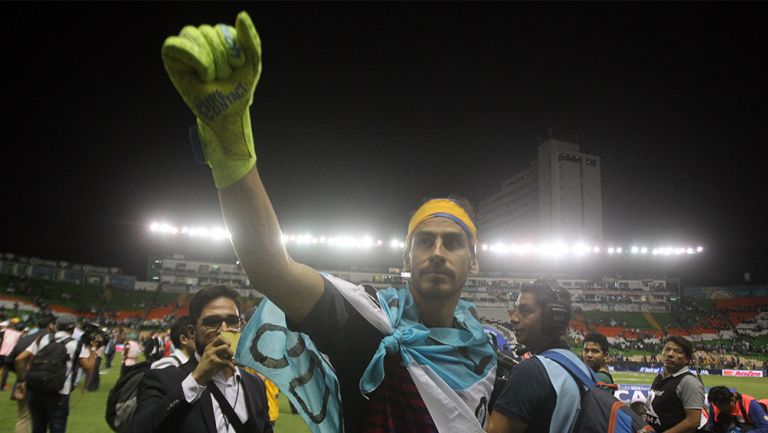 Nahuel Gumzán festeja el título con Tigres