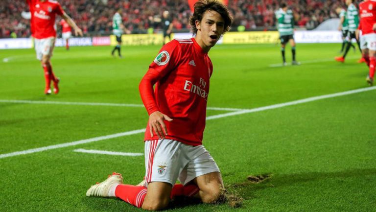 Joao Félix festeja gol con Benfica