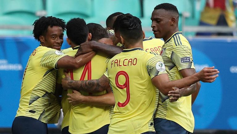 Jugadores de Colombia en pleno festejo de gol