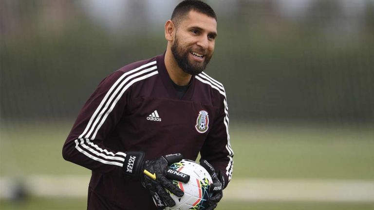 Jonathan Orozco, durante una práctica con la Selección Mexicana