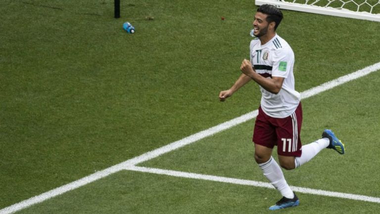 Carlos Vela, en festejo con México