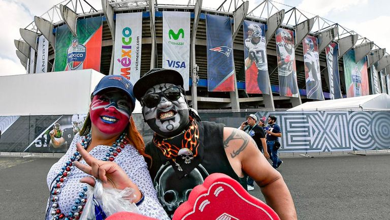 Aficionados de la NFL en el Estadio Azteca