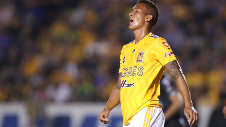 Francisco Meza se lamenta en juego de Tigres