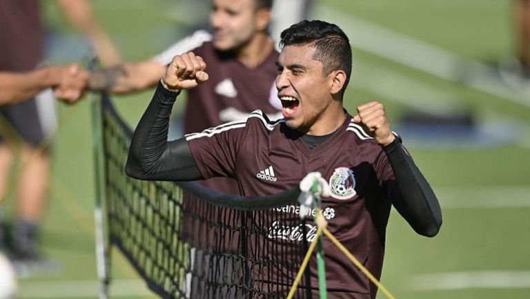 Orbelín Pineda, feliz en un entrenamiento del Tri