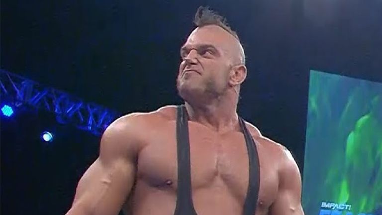 Brian Cage en una función de Impact Wrestling