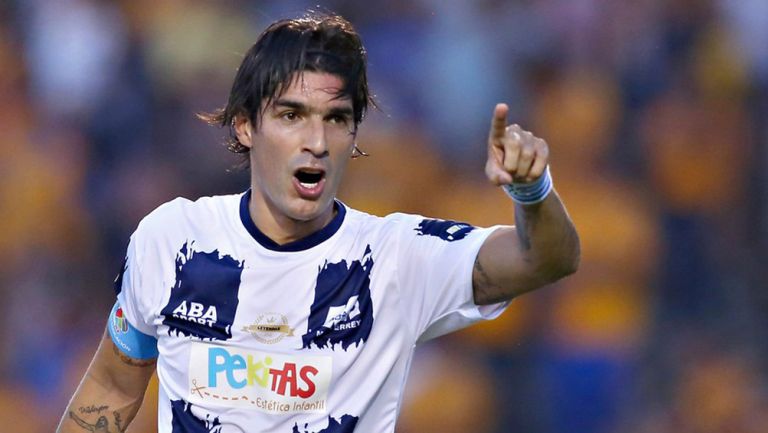 Loco Abreu, durante un juego de Leyendas con Monterrey