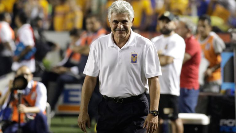 Ricardo Ferretti arriba a un juego de Liga MX con Tigres