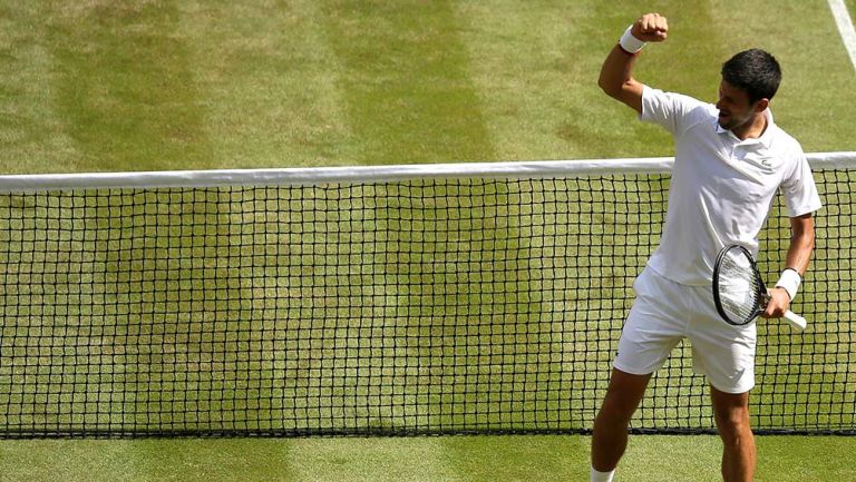 Novak Djokovic celebra victoria en Wimbledon 