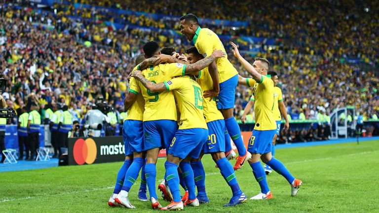 Brasil celebra gol en la Final de la Copa América