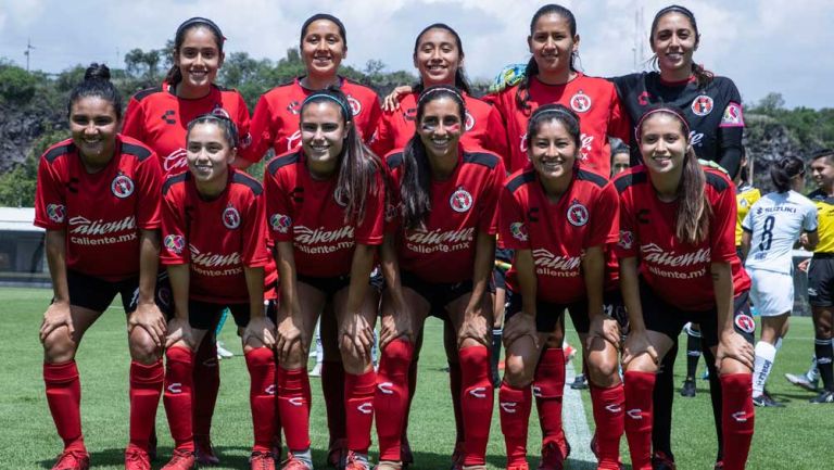 Jugadoras de Xolas previo a su primer partido ante Pumas