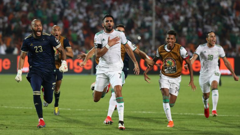 Riyad Mahrez celebrando su gol de último minuto