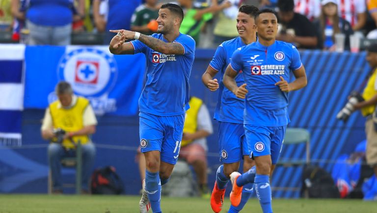 Cruz Azul celebra una anotación frente a Necaxa