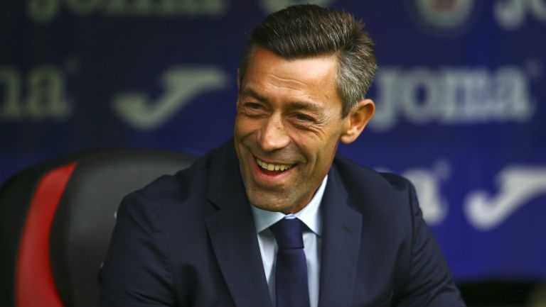 Pedro Caixinha durante un encuentro ante Morelia 