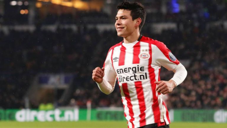 Hirving Lozano durante un partido con el PSV Eindhoven