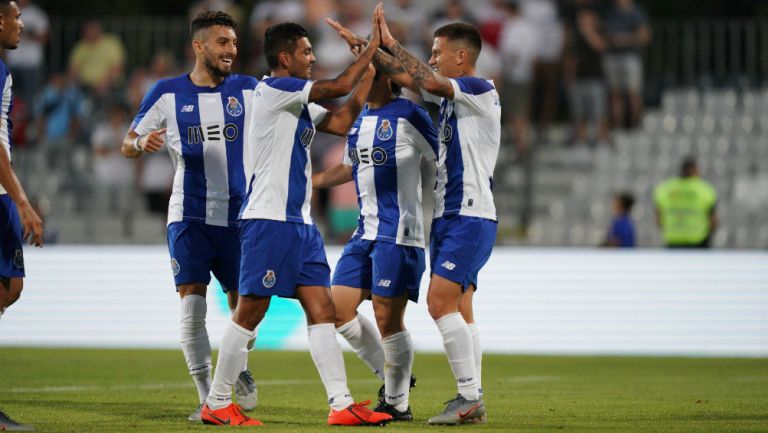 Jesús Corona celebra uno de sus goles en la pretemporada del Porto