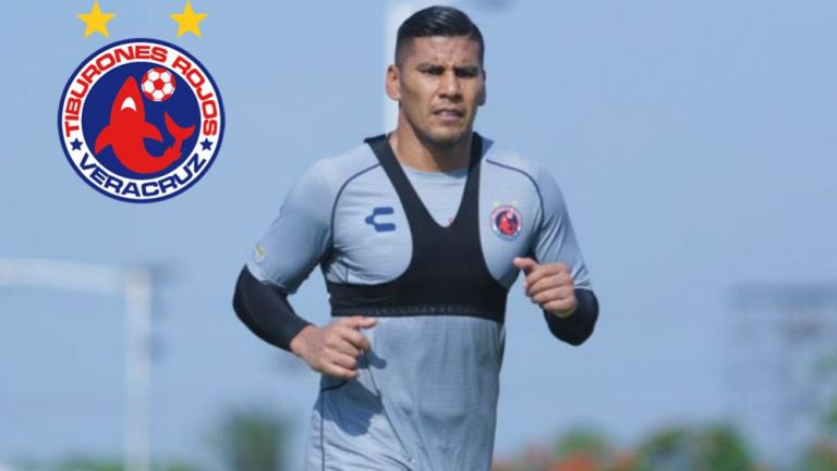 Carlos Salcido, durante un entrenamiento con Veracruz