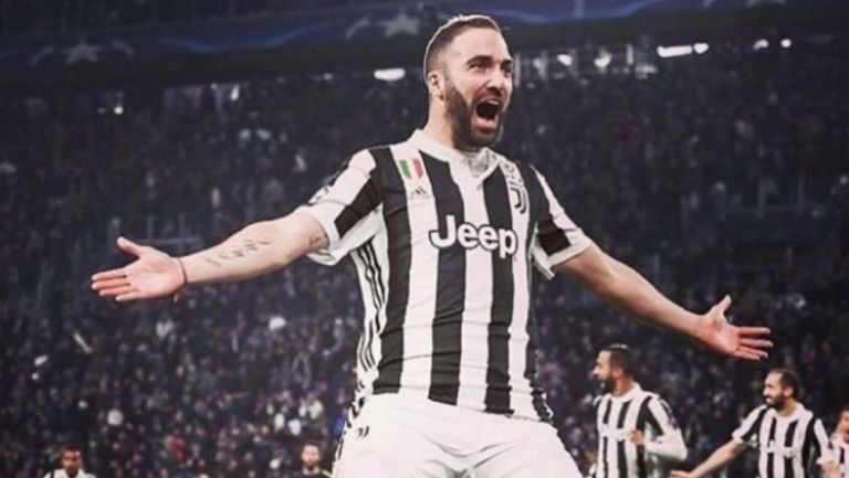 Higuaín festeja un gol con la Juventus