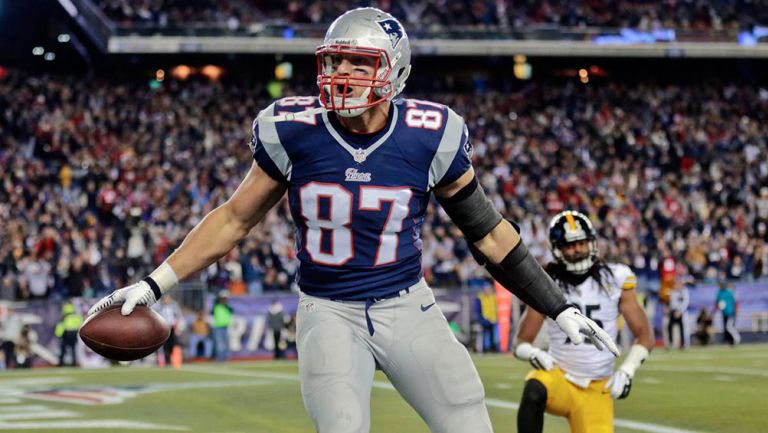 Rob Gronkowski celebra una anotación con Patriots