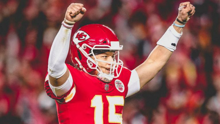 Patrick Mahomes festeja una jugada con Chiefs