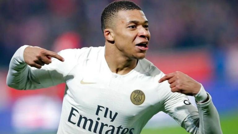 Kylian Mbappé en partido con Paris Saint-Germain