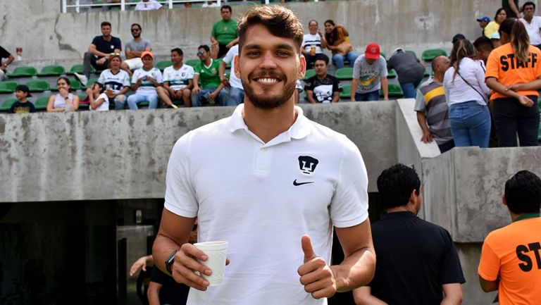 Nicolás Freire observa un partido de Pumas