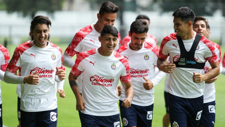Jugadores de Chivas durante un entrenamiento 