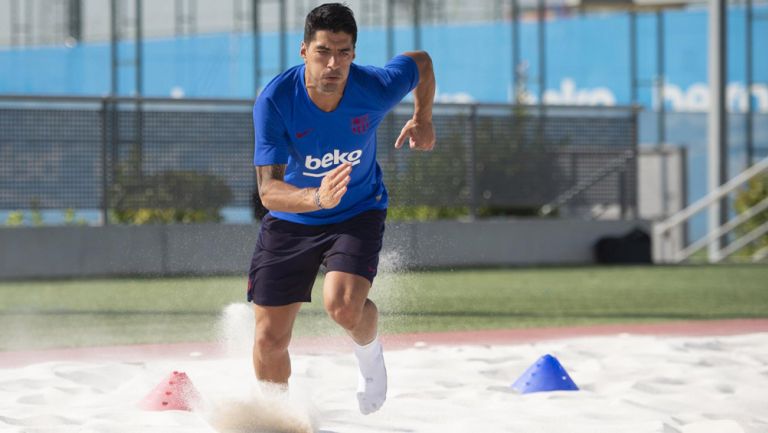 Luis Suárez entrena en las instalaciones del Barcelona 