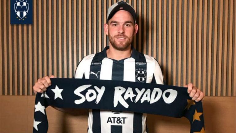 Vincent Janssen posa con los colores de Rayados