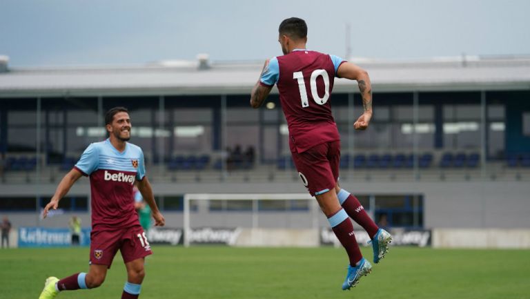 Lanzini celebra su gol ante el Hertha Berlin